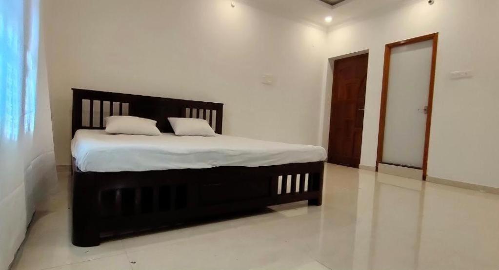 La Bay Luxury Beach Bungalow Puducherry Eksteriør billede